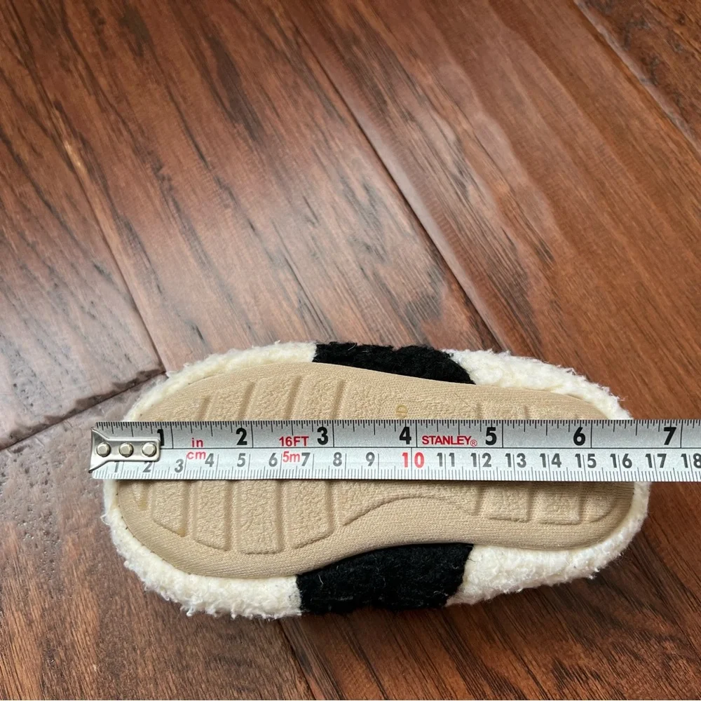 Land’s End Panda slippers. - Picture 3 of 6